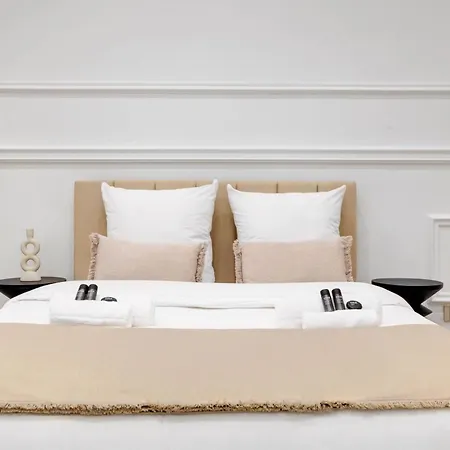 Duplex De Luxe Avec Billard Et Baignoire Apartment