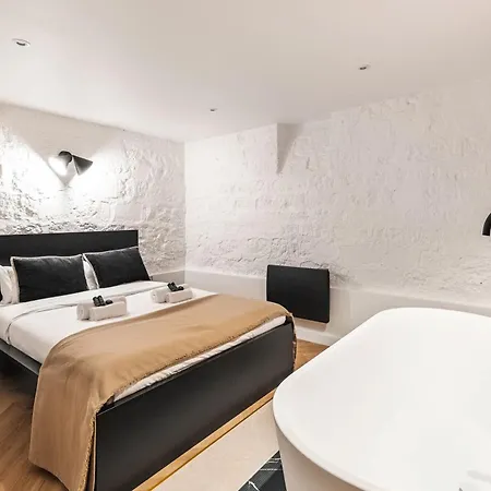 Duplex De Luxe Avec Billard Et Baignoire Apartment *