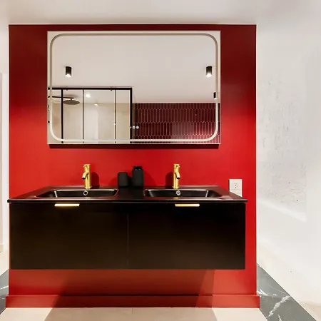 Duplex De Luxe Avec Billard Et Baignoire Appartamento Parigi