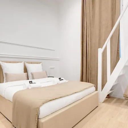 Duplex De Luxe Avec Billard Et Baignoire Appartement Parijs